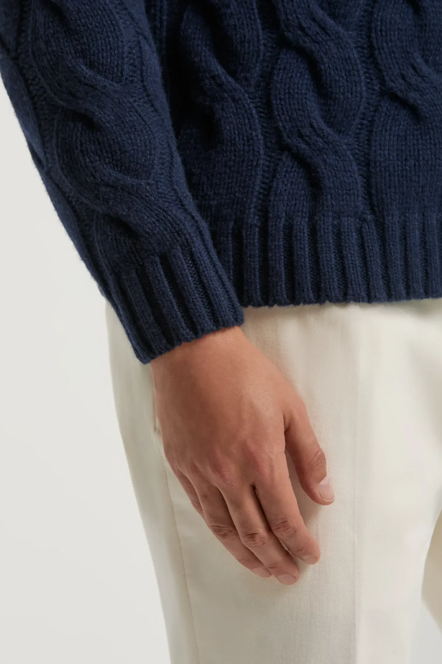 Col roulé bleu à torsades - Made in Italy