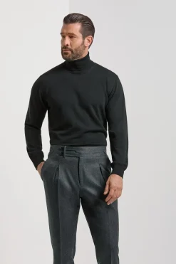 Col roulé noir en mérinos – Made in Italy