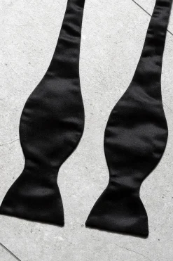 Nœud papillon noir à nouer en soie - Made in Italy